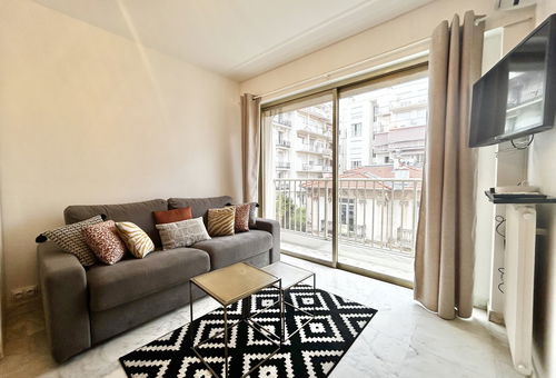 Apartment in the center of Nice with a large balcony