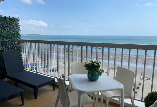 On the 6th floor facing the sea, it will offer you a very beautiful view of...