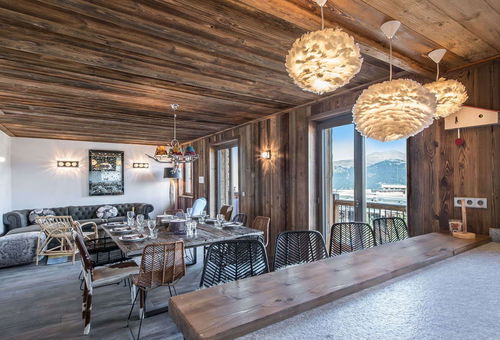 Around 114 sqm apartment for 10 people with 4 bedrooms.