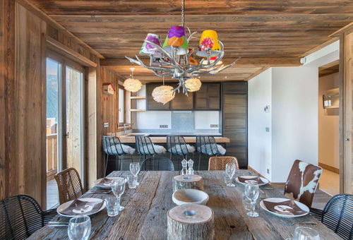 Around 114 sqm apartment for 10 people with 4 bedrooms.