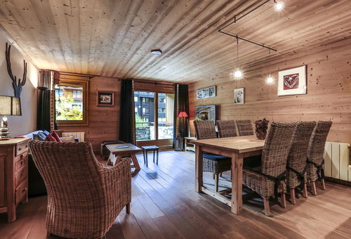 Located on the 1st floor of the residence, with a South facing balcony.