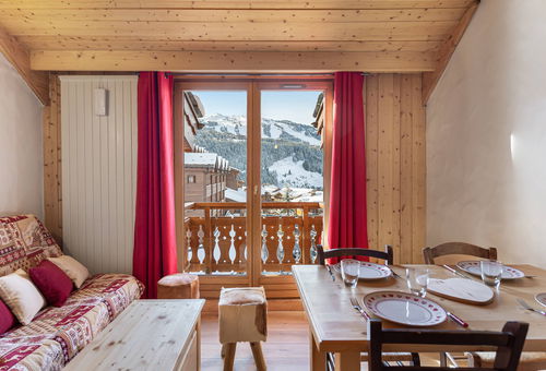 Studio near the snow front with a splendid view on the mountains and...