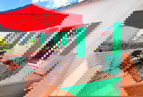 Pretty house in residence with swimming pool