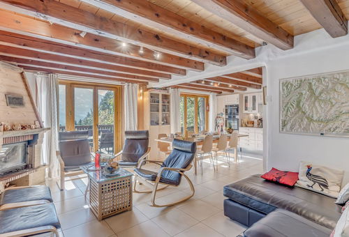 Spacious and bright family chalet with a terrace and beautiful mountain view
