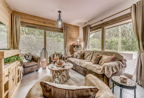 Beautiful and cosy ground floor apartment with a very large south facing...