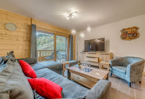 Very nice apartment with a south and west balcony, ideally located very close...