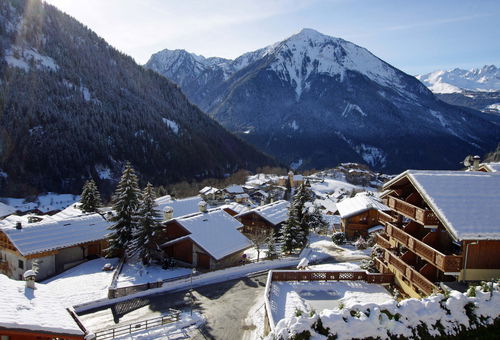 Ideally located, bright and cosy apartment with a large and sunny balcony
