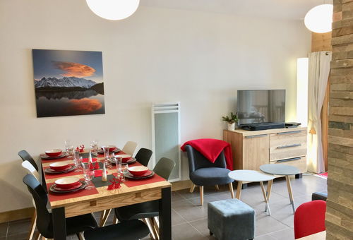 Nice and bright apartment with a south & west facing balcony, close to all...