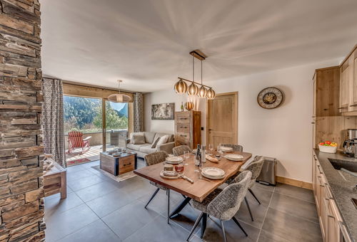 Grand appartement en rez de jardin avec terrasse et belle vue sur la vallee...