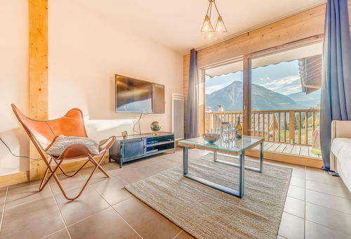 Very nice and bright apartment ideally located close to all amenities