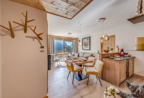 Very nice apartment in a high standing residence, with a magnificent view of...