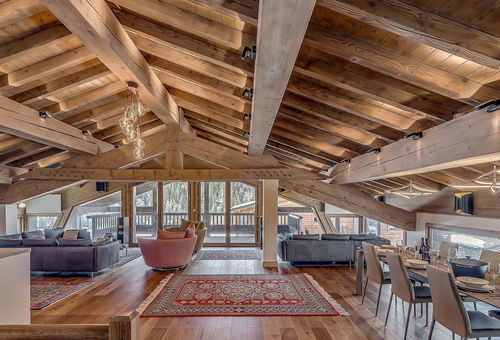 A spacious new duplex of 250m2. 6 rooms 10 persons, 200m from the ski lifts.
