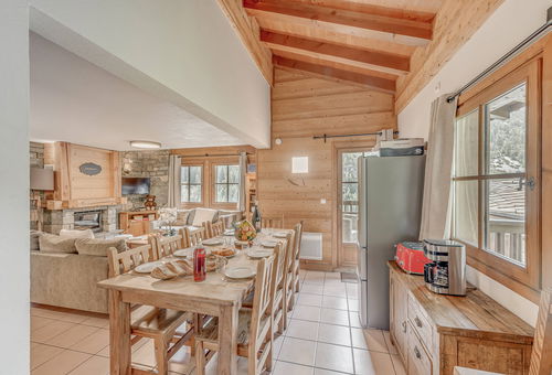 200 metres from the ski lifts and the centre of the village.