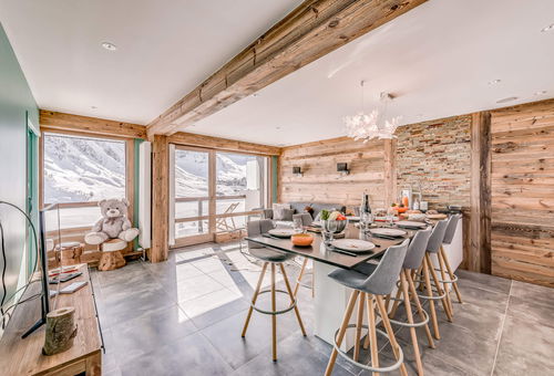 200m from the ski lifts. South-facing balcony with a view of the Grande Motte...