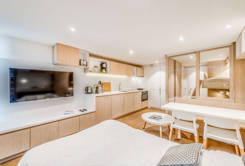 Studio with a south facing balcony and a nice view of the lake, Grande Motte...