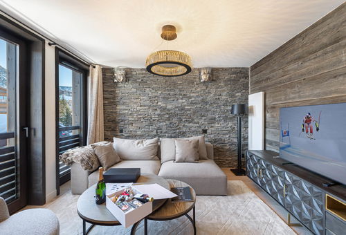 Magnificent chalet in Courchevel Village, nearby shops and very close to the...