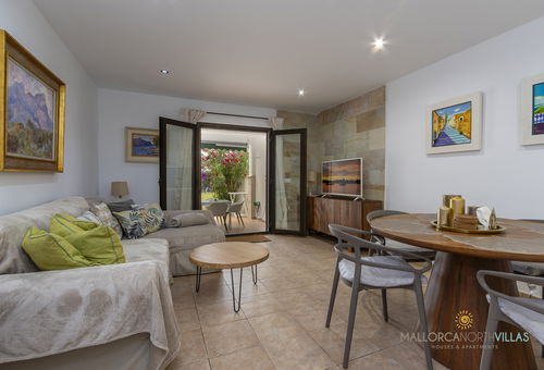 Beautiful and comfortable 65m2 apartment with shared swimming pool.