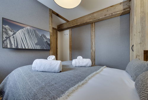 New luxury, cocooning and family flat. Close to the ski slopes and shops.