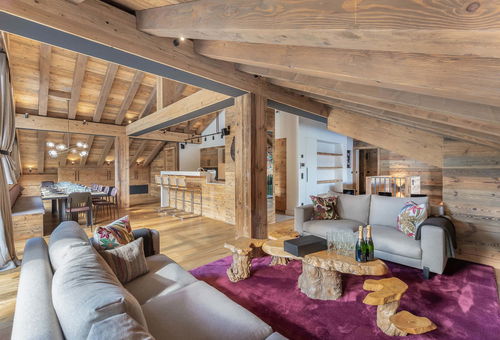 Beautiful bright and tastefully duplex apartment, in the heart of Courchevel...