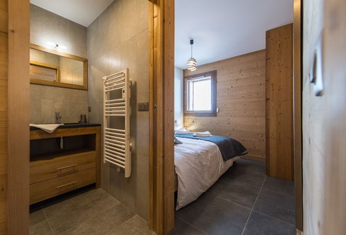 Chaleureux et lumineux ski in ski out appartement en rez de jardin avec une...