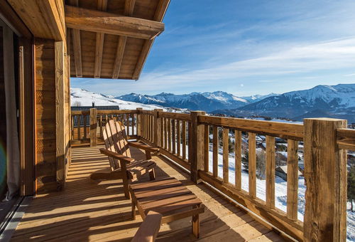 Vaste appartement en vieux bois sur les pistes, ski in out, avec une vue...