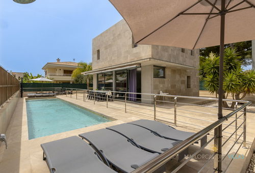 Moderne villa avec piscine, à 150 mètres de l'une des meilleures plages du...