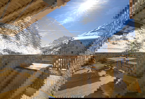 Come and enjoy the enchanting setting of Bonneval-sur-Arc, its typical...