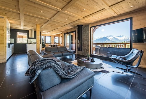 Panorama à couper le soufle pour ce luxueux chalet sur les pistes avec...