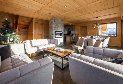 Excellent location in a quiet area and close to the Soleil ski lift for this...