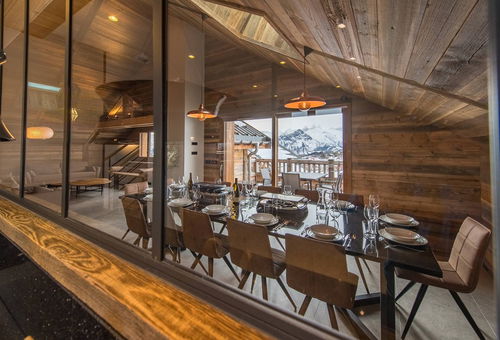 Chalet sur les pistes avec sauna et home cinéma.