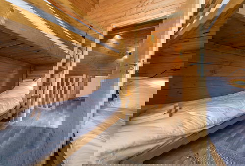 The Jasper Lodge chalet is composed of two apartments up to 14 guests each:...