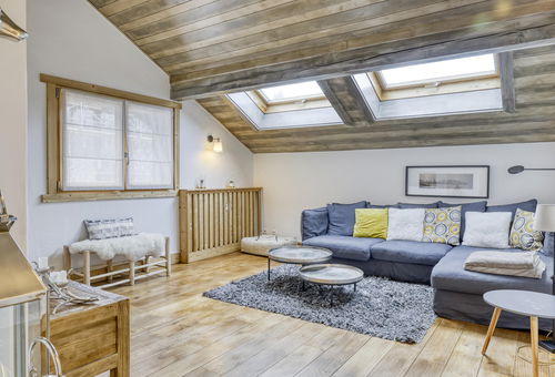 Die Wohnung befindet sich im 2. und letzten Stock eines Gebäudes in der Nähe...