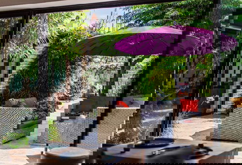 Ideally located, close to the market and to the Gollandiere beach.