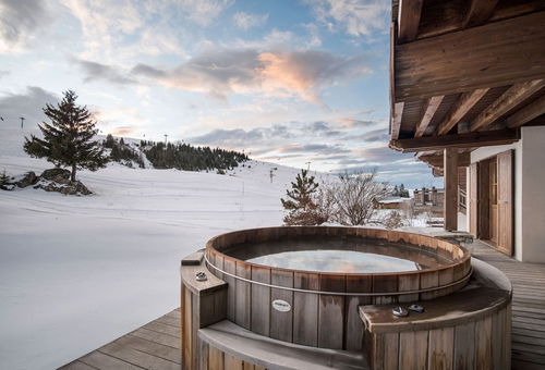 Magnificent 5* chalet located in the Belvédère area, with direct access to...