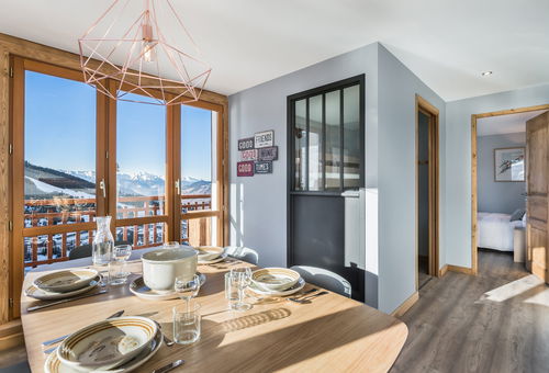 Lovely apartment with a large terrace, a direct access to the slopes and a...