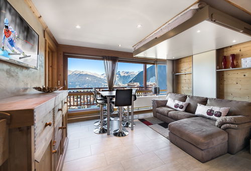 Nice apartment with a perfect location close to the slopes and the shops