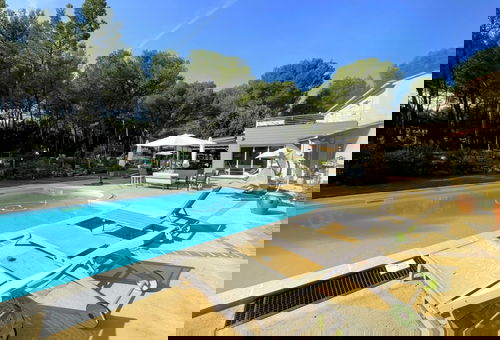 Villa des Pins, beautiful family home, near Aix en Provence, 8 people