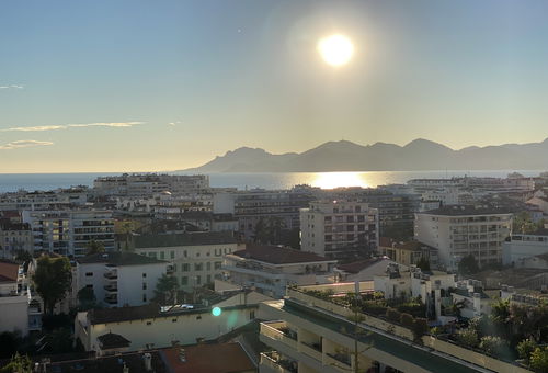 Beautiful apartment with south-facing terrace and sea view