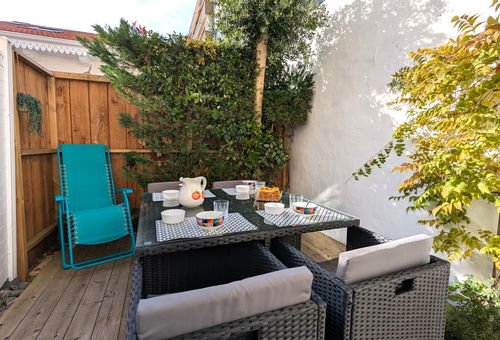 Arcachon city centre, with the beach nearby.