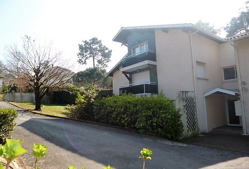 Pyla sur mer, very close to the beach, with a large terrace.
