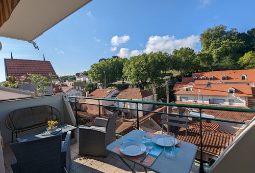 A well located apartment with a wonderful terrace.