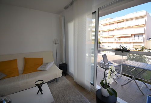 200m from the beach, with balcony and parking spot.