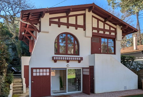 Charming villa, Gaume style, with a fenced garden and terrace, at a walking...