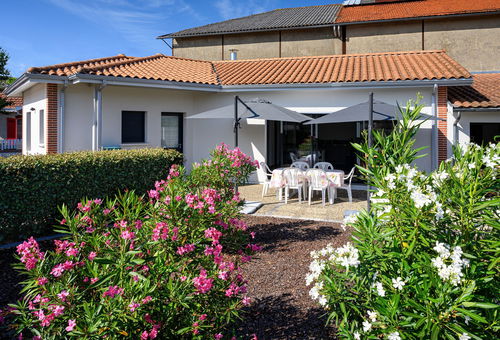 L'Aiguillon beach is 150m away. New built house with private parking near the...