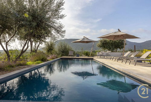 Splendid contemporary villa offering a very nice sea view and pool, with an...