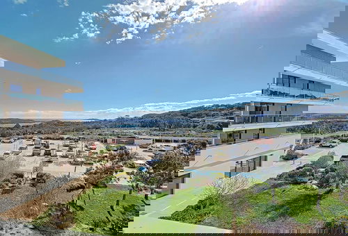 Ideally located, with all the amenities nearby.