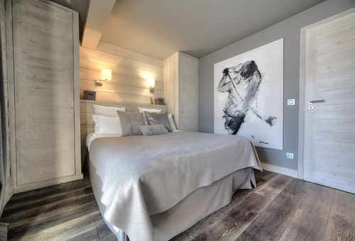 Warm and family atmosphere for this spacious chalet offering a jacuzzi and a...