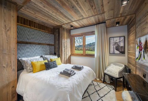 Chic and modern chalet with a wellness area and a breathtaking view of the...