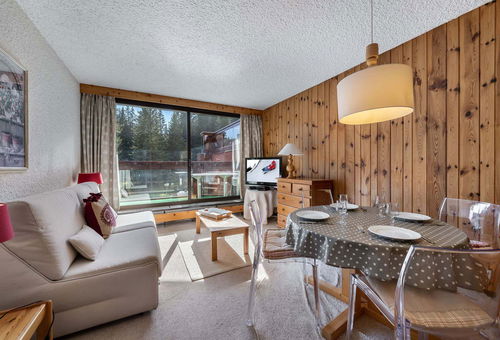 Nice ski-in, ski-out apartment in Jardin Alpin aera