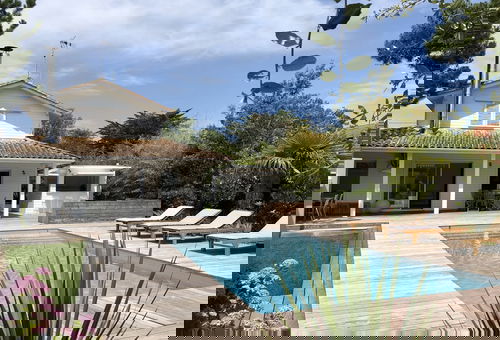 A proximité des plages de l'Océan et du bassin.